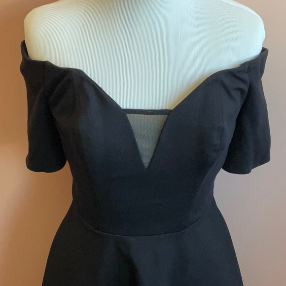 Guess Fit & Flare Off the Shoulder Dress - Picture 3 of 6